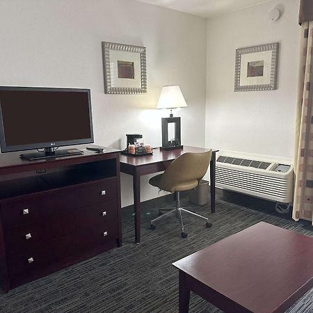 Quality Inn & Suites Евърет Екстериор снимка