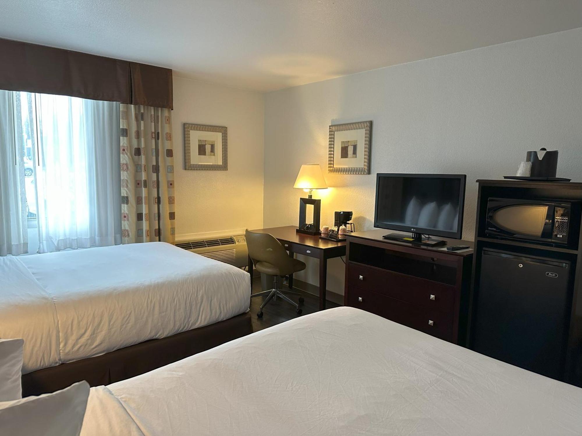 Quality Inn & Suites Евърет Екстериор снимка
