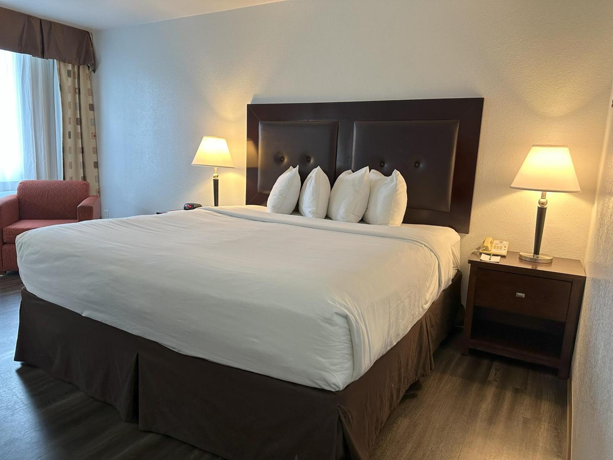 Quality Inn & Suites Евърет Екстериор снимка