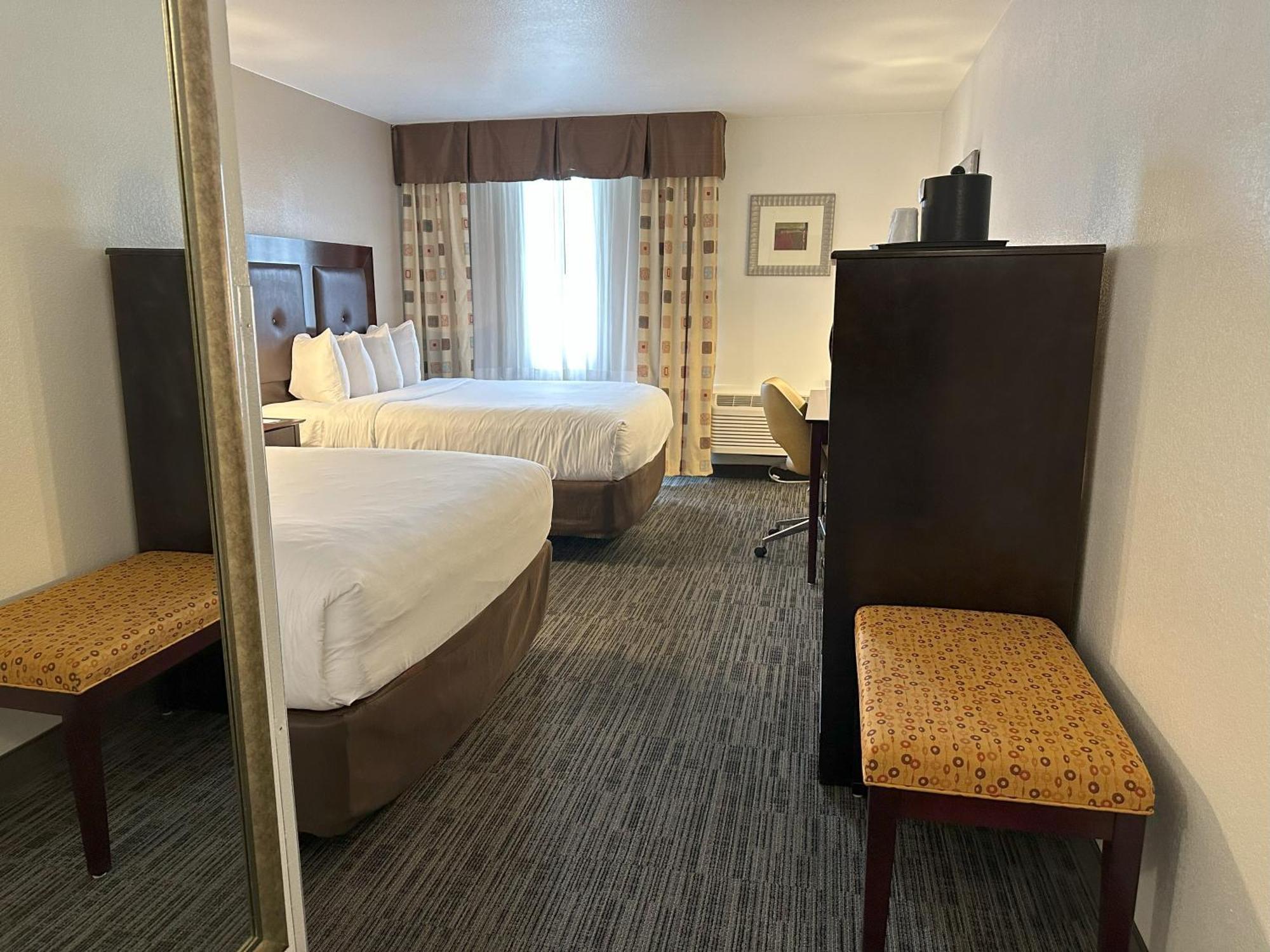 Quality Inn & Suites Евърет Екстериор снимка