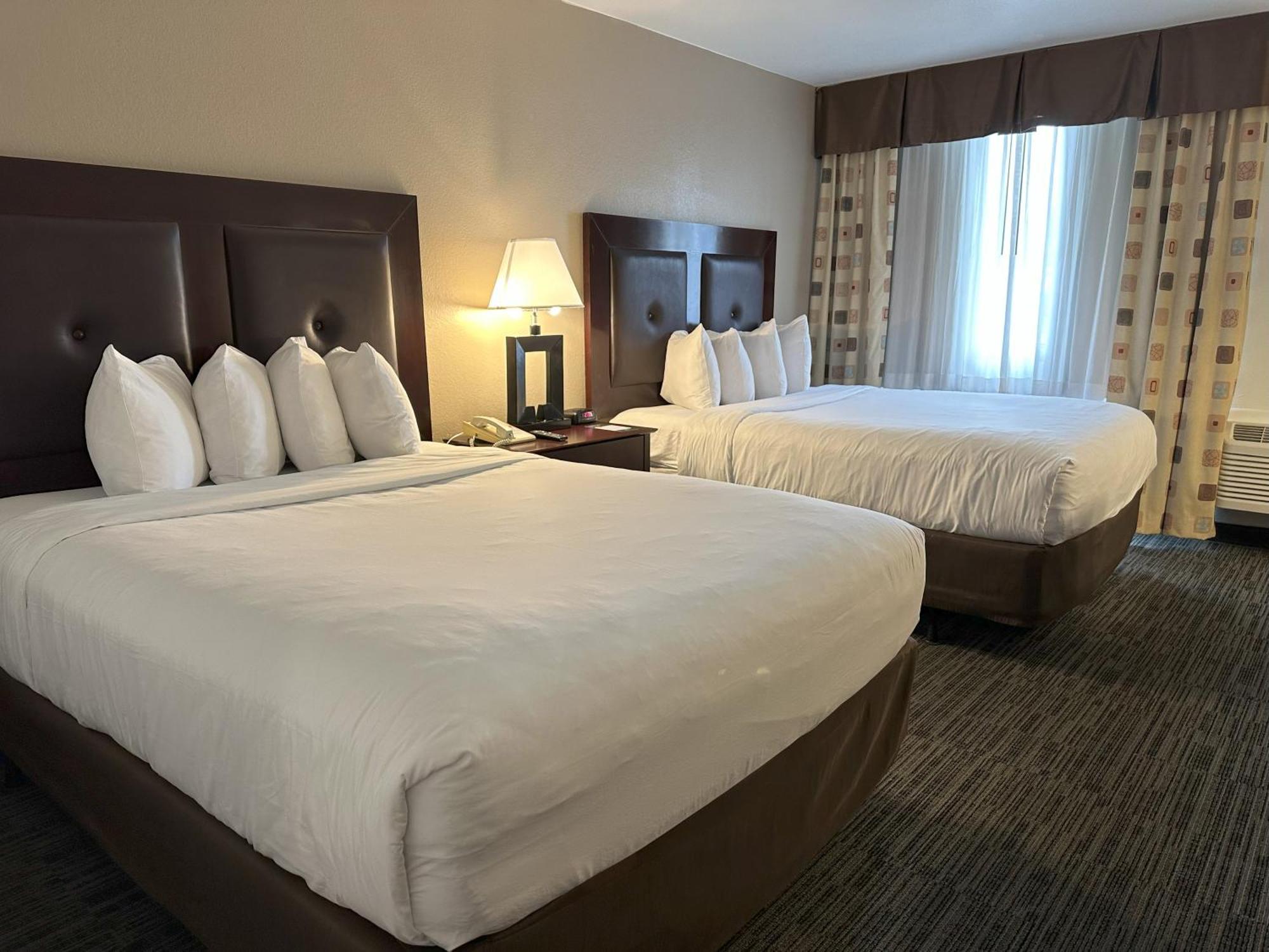 Quality Inn & Suites Евърет Екстериор снимка