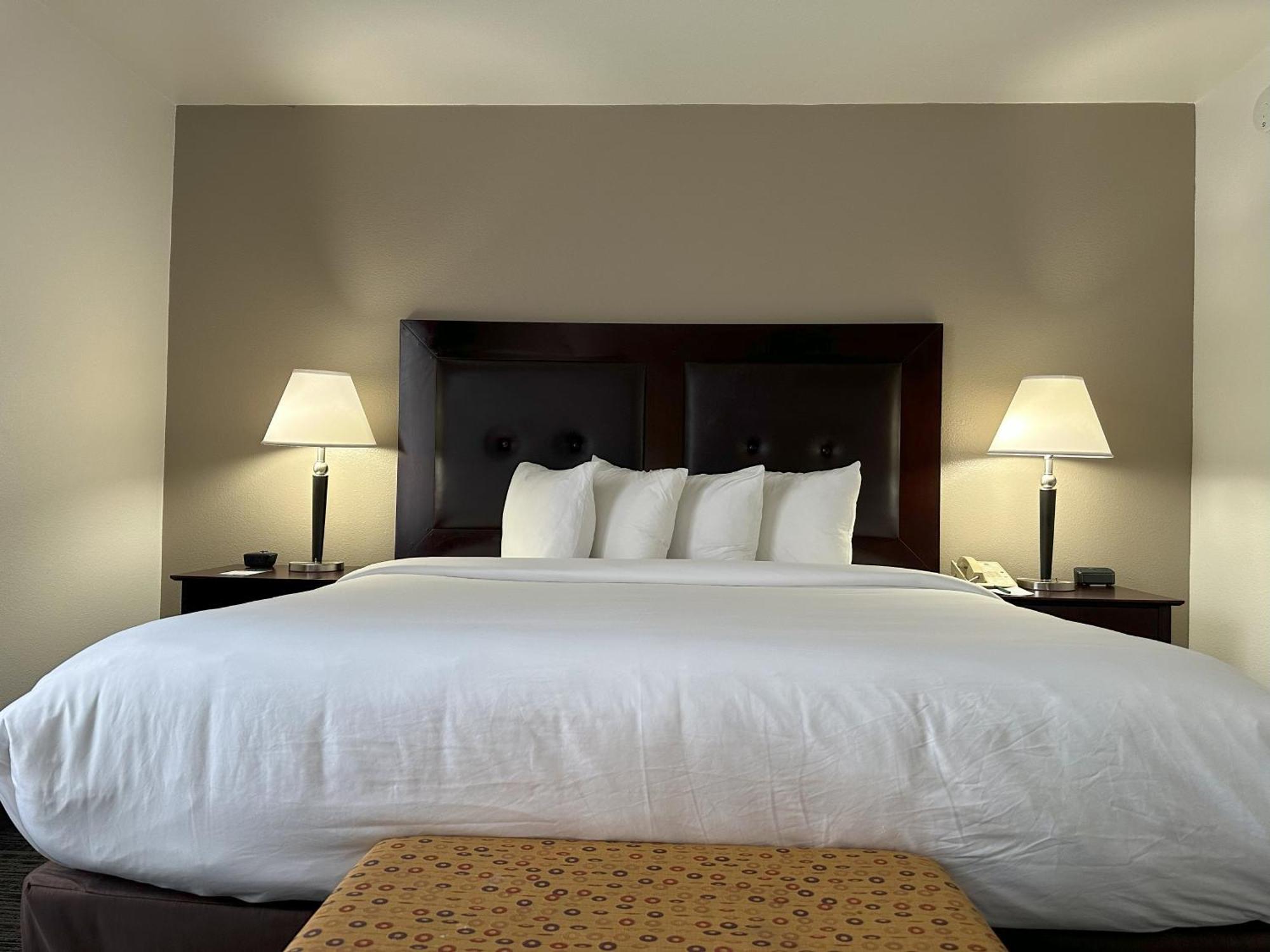 Quality Inn & Suites Евърет Екстериор снимка