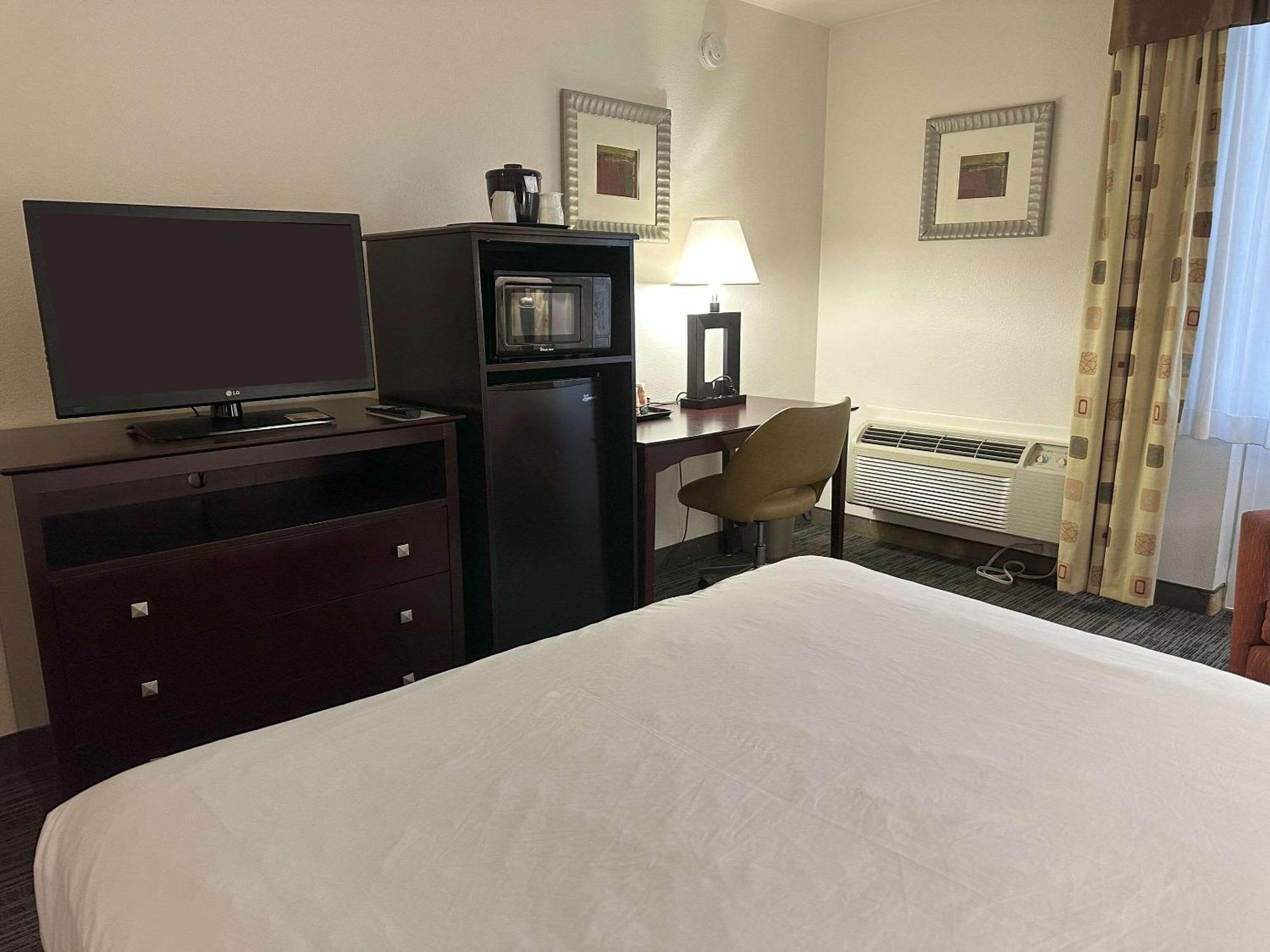 Quality Inn & Suites Евърет Екстериор снимка
