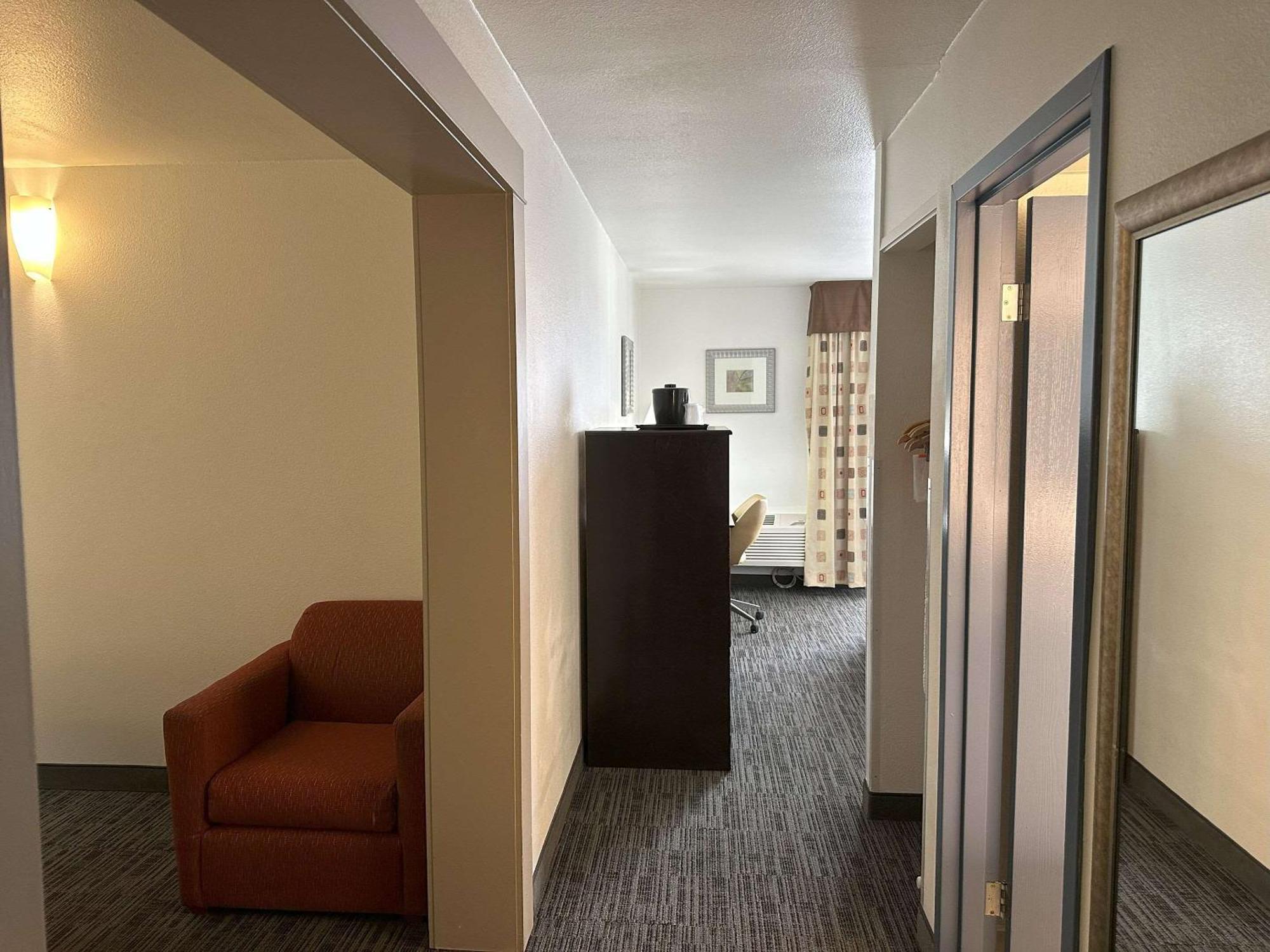 Quality Inn & Suites Евърет Екстериор снимка