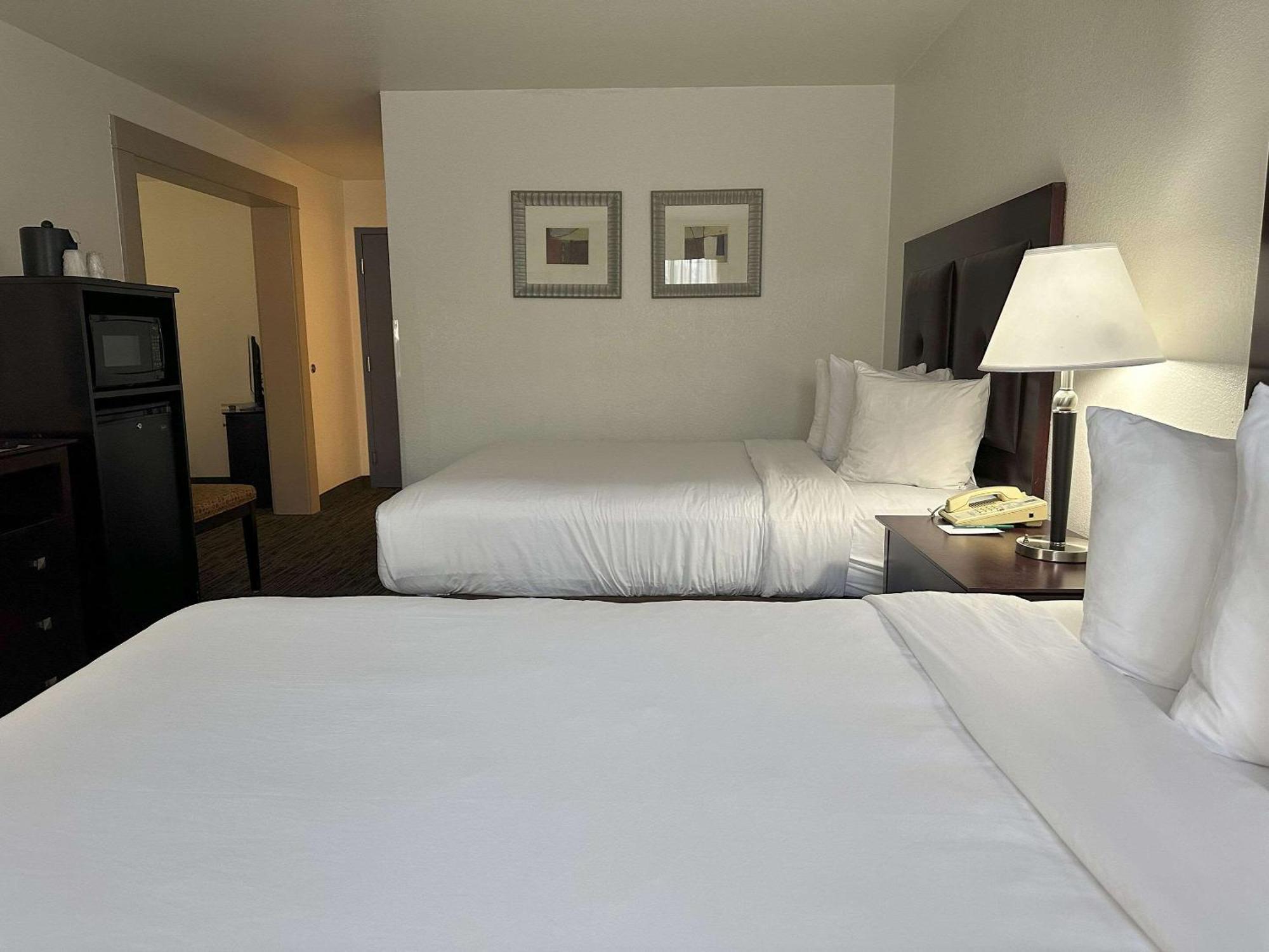 Quality Inn & Suites Евърет Екстериор снимка