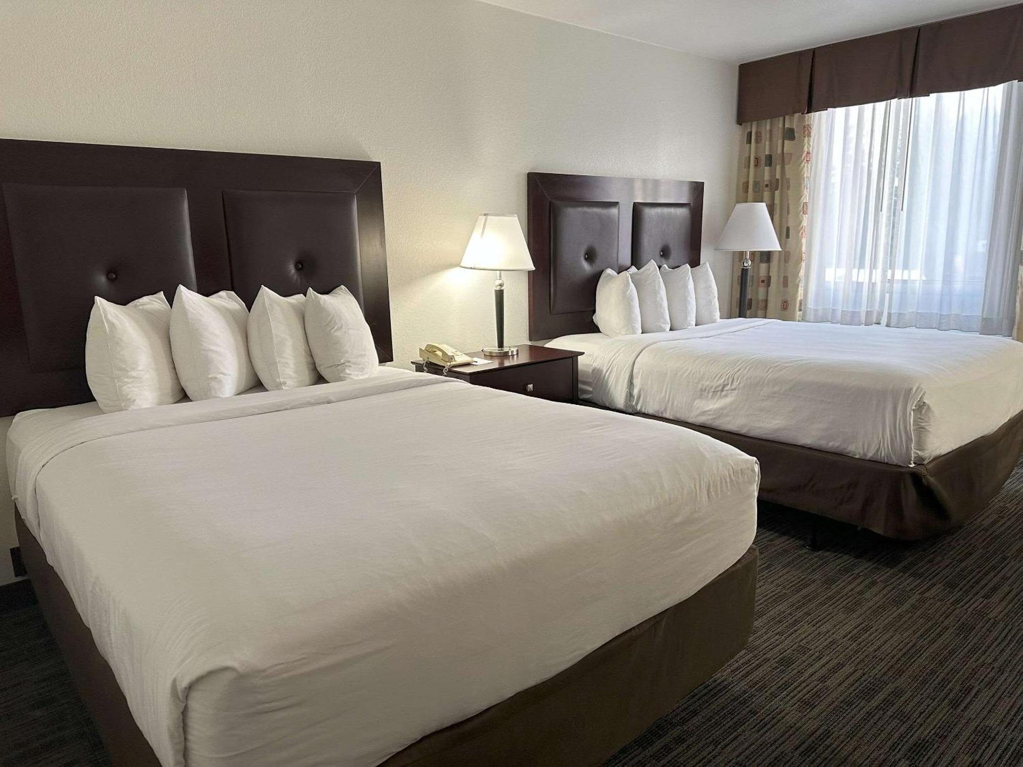 Quality Inn & Suites Евърет Екстериор снимка